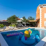 Spark With Heated Pool In Rogoznica 빌라 *