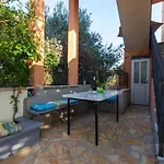 Spark With Heated Pool In Rogoznica Zečevo