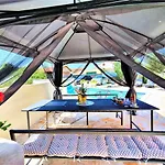 Spark With Heated Pool In Rogoznica