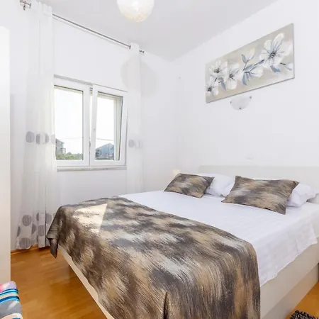 Villa Spark With Heated Pool In Rogoznica *