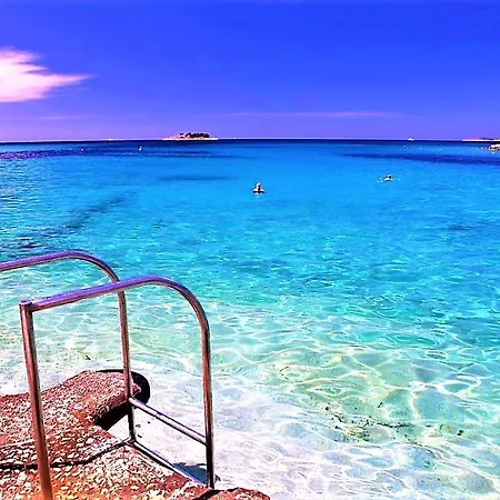 Spark With Heated Pool In Rogoznica