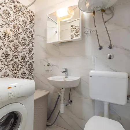 Spark With Heated Pool In Rogoznica