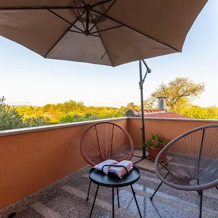 Spark With Heated Pool In Rogoznica