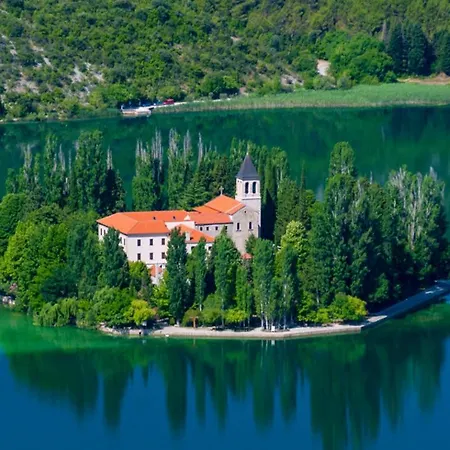 Spark With Heated Pool In Rogoznica Zečevo