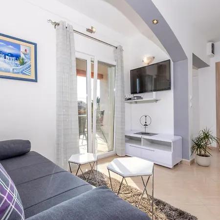 Villa Spark With Heated Pool In Rogoznica