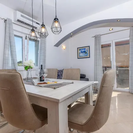 Spark With Heated Pool In Rogoznica