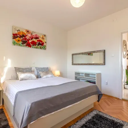 Spark With Heated Pool In Rogoznica 빌라