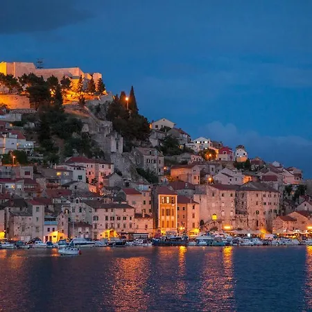 Spark With Heated Pool In Rogoznica וילה *