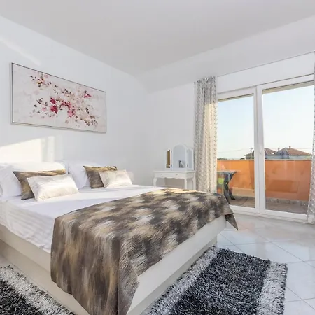 Villa Spark With Heated Pool In Rogoznica *