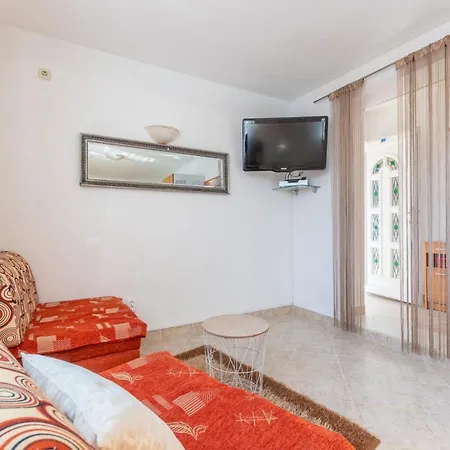 Spark With Heated Pool In Rogoznica *