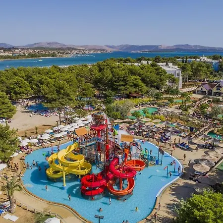 Spark With Heated Pool In Rogoznica 빌라 *