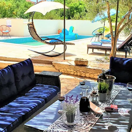 Villa Spark With Heated Pool In Rogoznica Zečevo