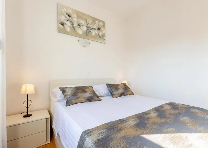 Spark With Heated Pool In Rogoznica