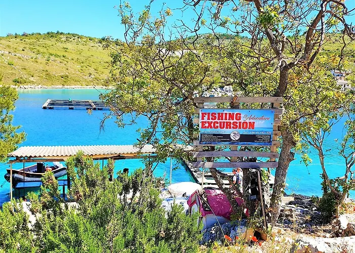 Spark With Heated Pool In Rogoznica Zečevo