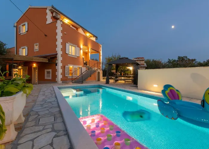 Spark With Heated Pool In Rogoznica * Zečevo