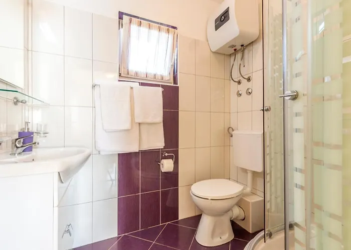 Spark With Heated Pool In Rogoznica וילה *