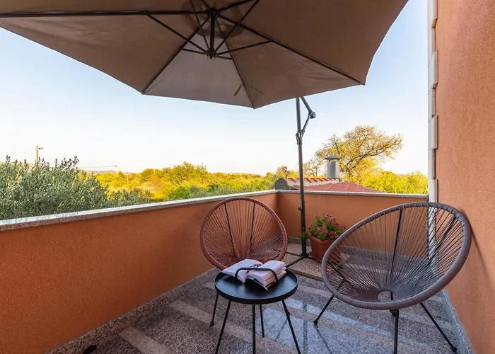 Spark With Heated Pool In Rogoznica