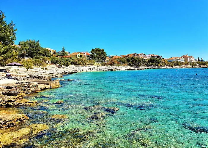 Spark With Heated Pool In Rogoznica Zečevo