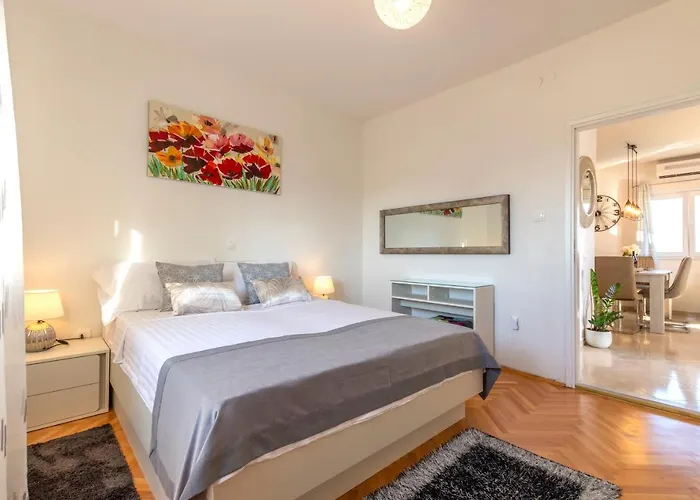 Spark With Heated Pool In Rogoznica Villa