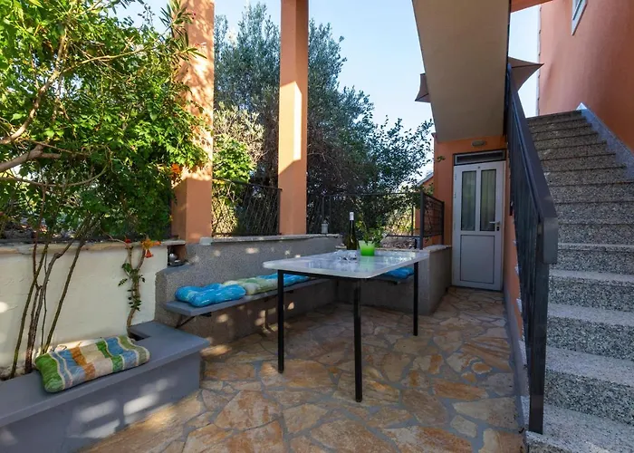 Spark With Heated Pool In Rogoznica Zečevo