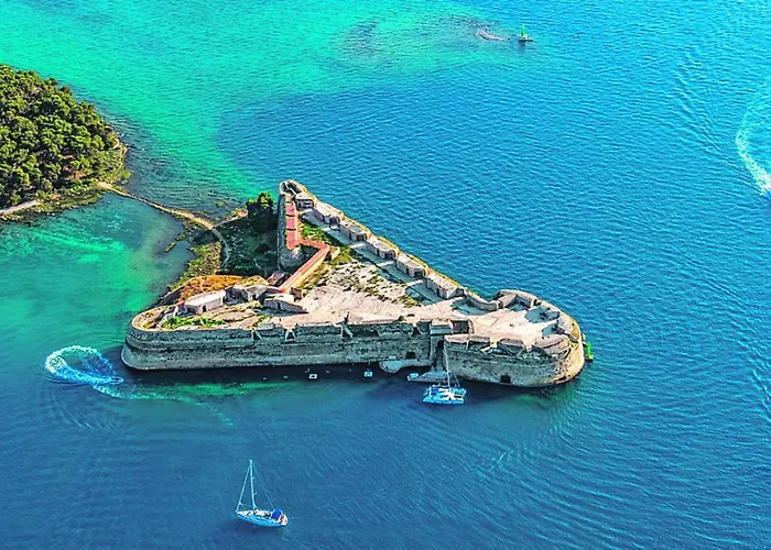 Spark With Heated Pool In Rogoznica Villa Zečevo