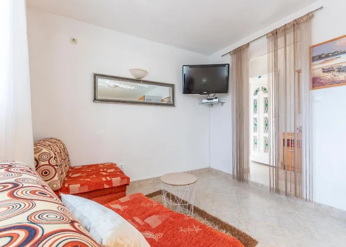 Spark With Heated Pool In Rogoznica *