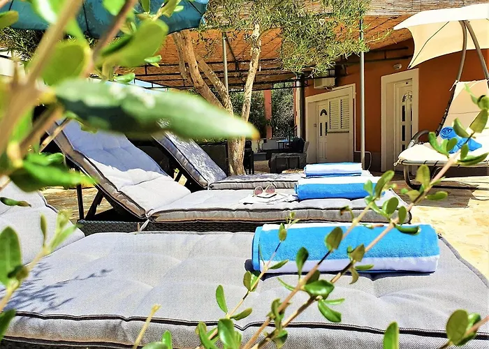 Spark With Heated Pool In Rogoznica Zečevo