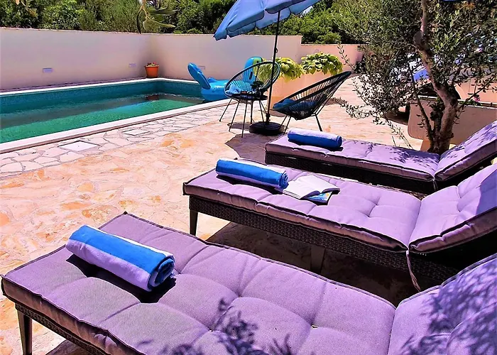 Spark With Heated Pool In Rogoznica Zečevo