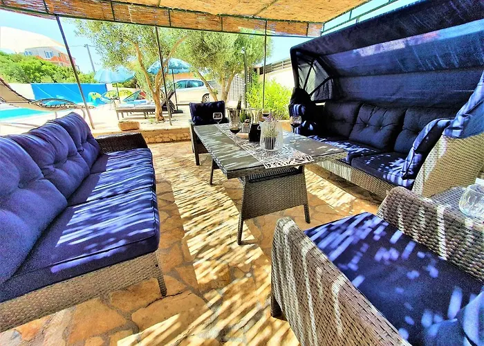 Spark With Heated Pool In Rogoznica *