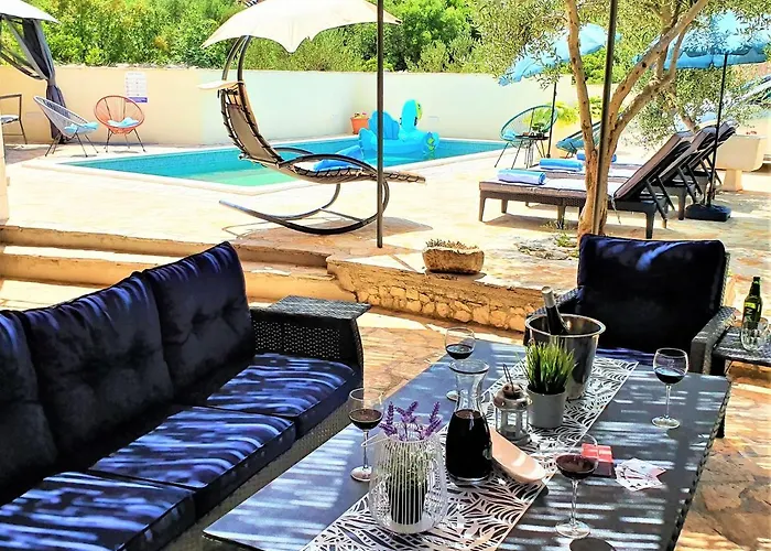 Villa Spark With Heated Pool In Rogoznica Zečevo